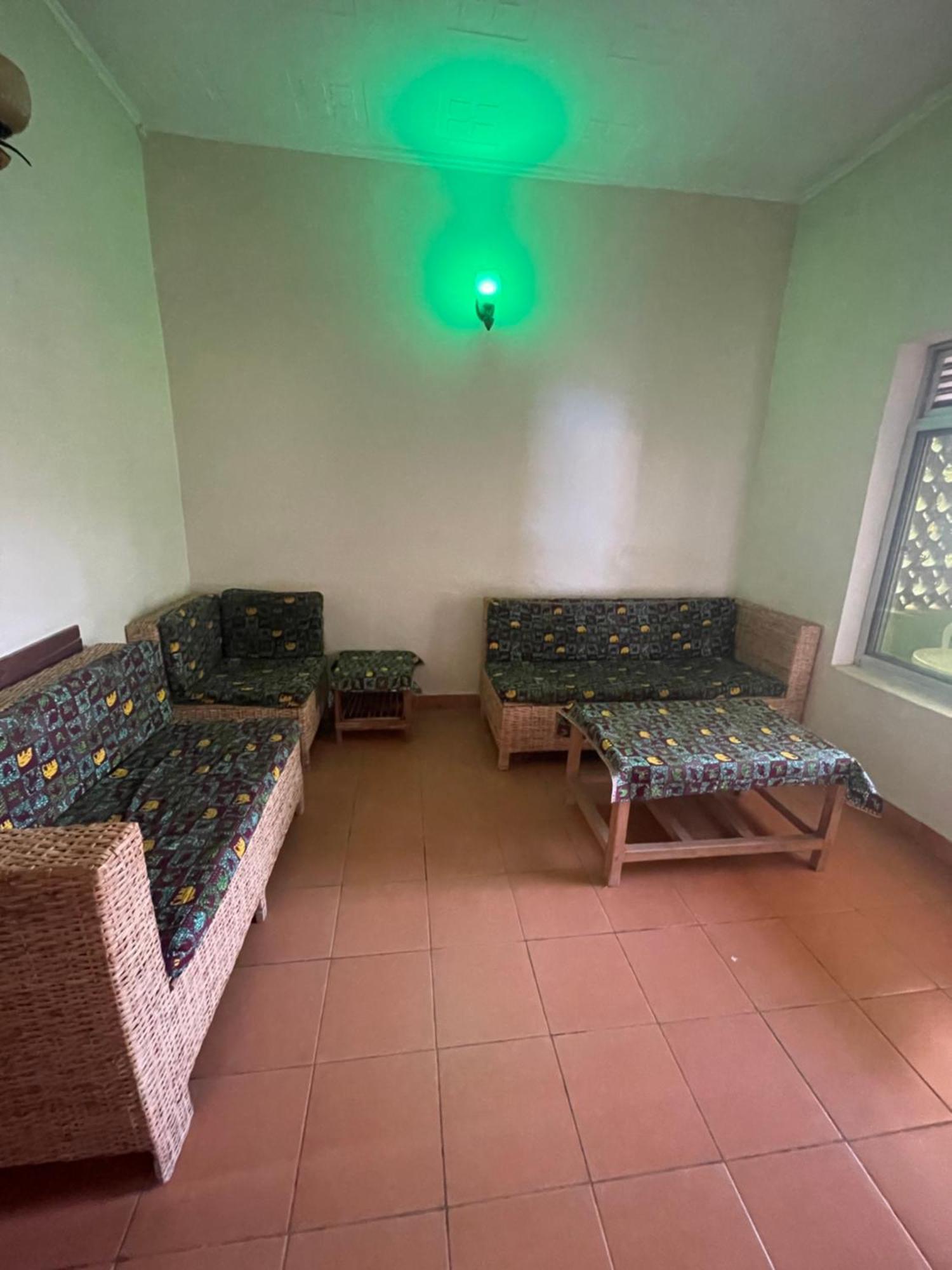 Suba Motel Kihihi Εξωτερικό φωτογραφία
